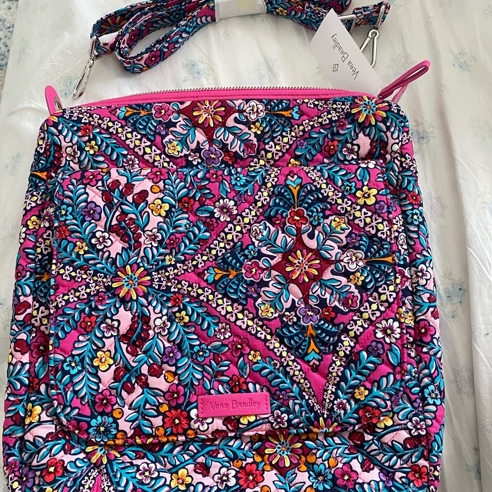 Vera Bradley NWT Carson MailbagCrossbody Kaleidosc